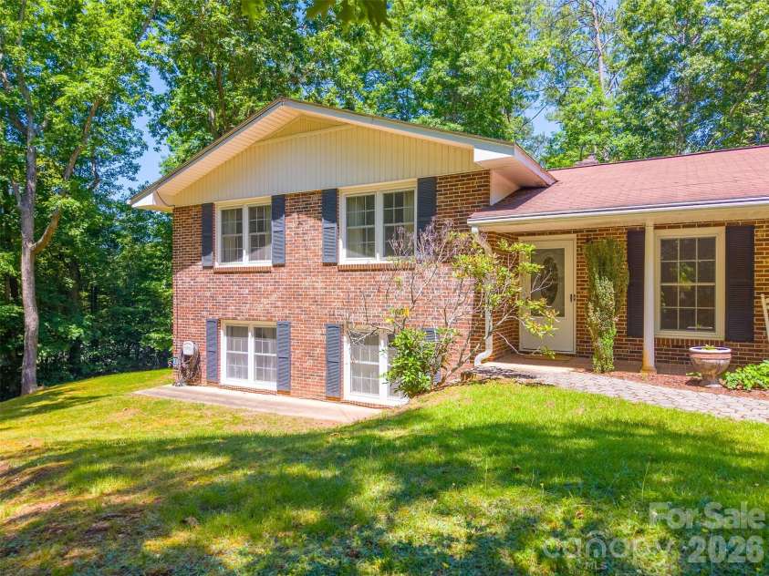 1747 University Heights Road, Cullowhee, NC 28723.  MLS# CAR4387686, YatesRealty ID 38972. 