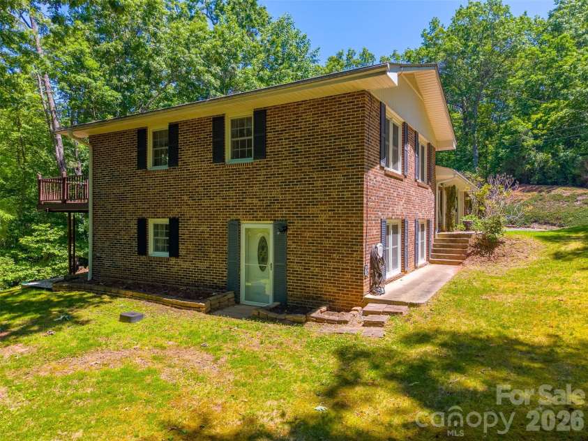 1747 University Heights Road, Cullowhee, NC 28723.  MLS# CAR4387686, YatesRealty ID 38972. 