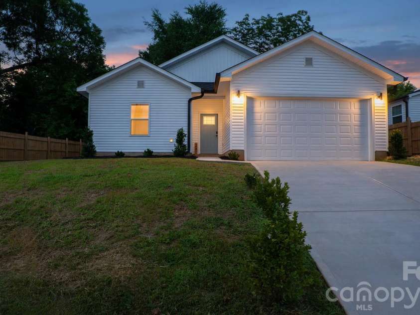 221 Ann Street, Concord, NC 28025.  MLS# CAR4406571, YatesRealty ID 38973. 
