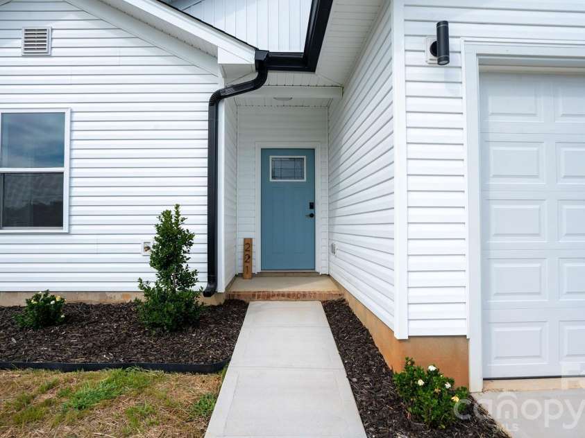 221 Ann Street, Concord, NC 28025.  MLS# CAR4406571, YatesRealty ID 38973. 