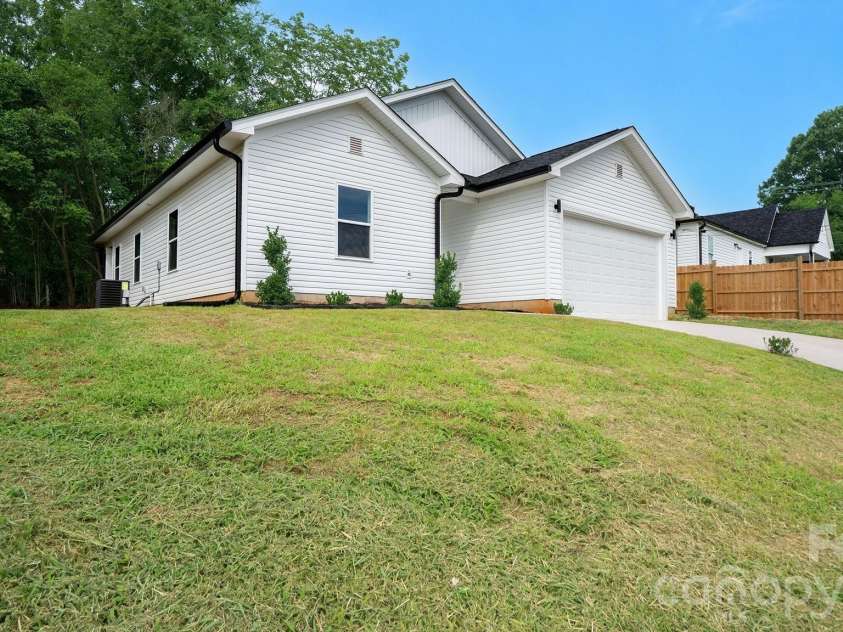 221 Ann Street, Concord, NC 28025.  MLS# CAR4406571, YatesRealty ID 38973. 