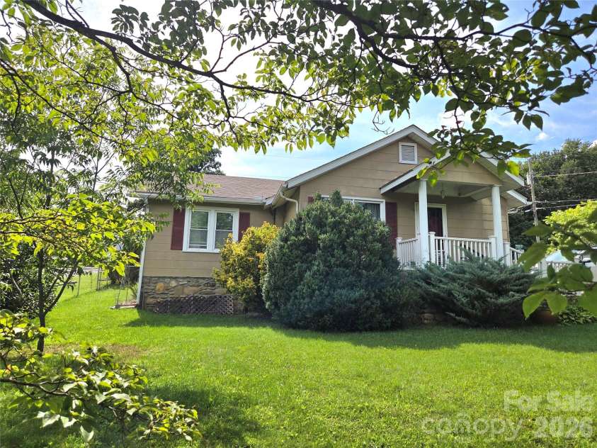 201 Stafford Street, Black Mountain, NC 28711.  MLS# CAR4404572, YatesRealty ID 38974. 