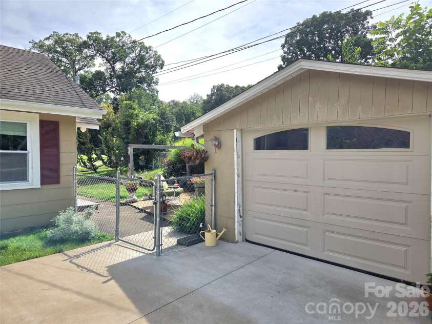 201 Stafford Street, Black Mountain, NC 28711.  MLS# CAR4404572, YatesRealty ID 38974. 