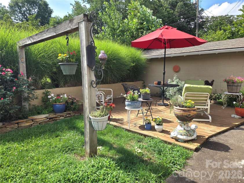 201 Stafford Street, Black Mountain, NC 28711.  MLS# CAR4404572, YatesRealty ID 38974. 