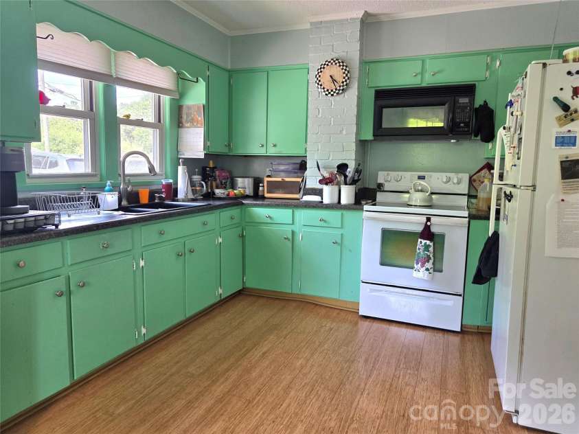 201 Stafford Street, Black Mountain, NC 28711.  MLS# CAR4404572, YatesRealty ID 38974. Kitchen