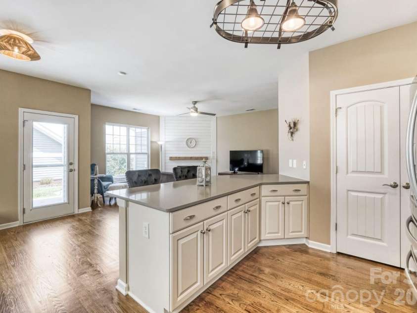 15834 Kiser Corner Lane, Davidson, NC 28036.  MLS# CAR4405462, YatesRealty ID 38975. 