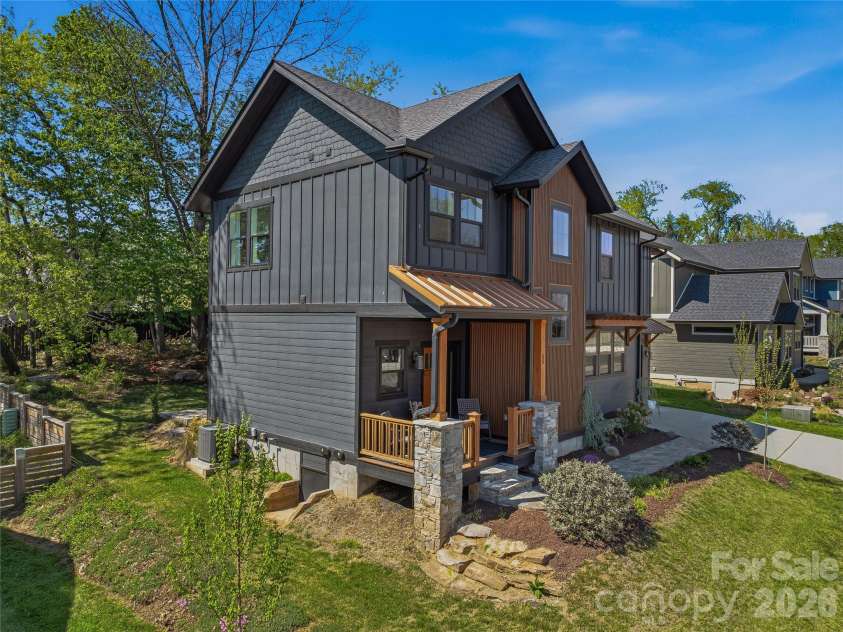 55 Acona Lane, Asheville, NC 28803.  MLS# CAR4368866, YatesRealty ID 38976. 