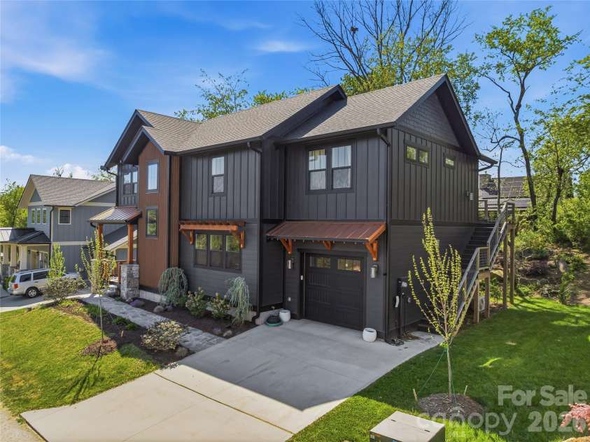 55 Acona Lane, Asheville, NC 28803.  MLS# CAR4368866, YatesRealty ID 38976. 