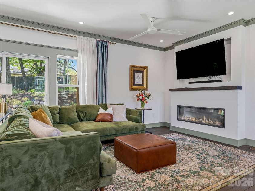 55 Acona Lane, Asheville, NC 28803.  MLS# CAR4368866, YatesRealty ID 38976. 