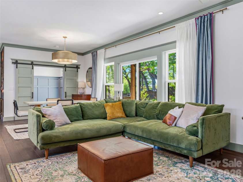 55 Acona Lane, Asheville, NC 28803.  MLS# CAR4368866, YatesRealty ID 38976. 