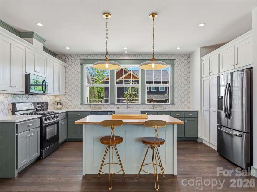 55 Acona Lane, Asheville, NC 28803.  MLS# CAR4368866, YatesRealty ID 38976. 
