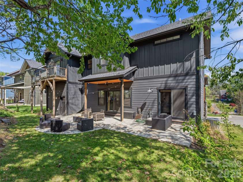 55 Acona Lane, Asheville, NC 28803.  MLS# CAR4368866, YatesRealty ID 38976. 