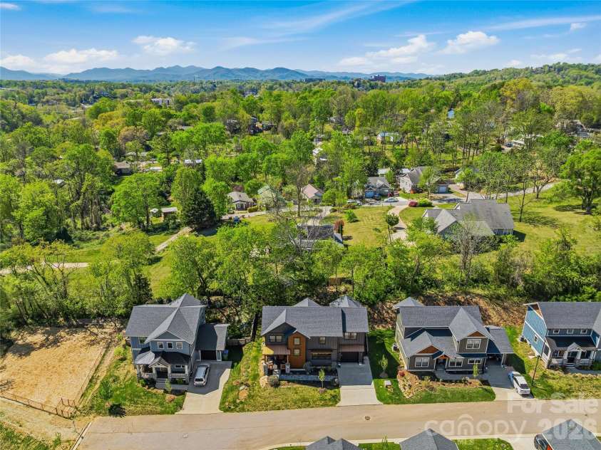 55 Acona Lane, Asheville, NC 28803.  MLS# CAR4368866, YatesRealty ID 38976. 
