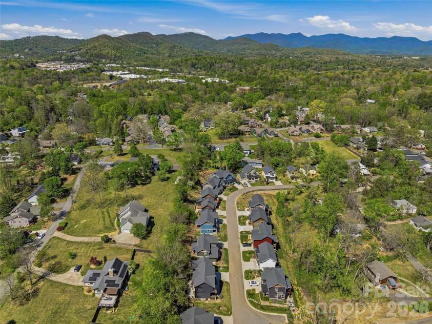 55 Acona Lane, Asheville, NC 28803.  MLS# CAR4368866, YatesRealty ID 38976. 