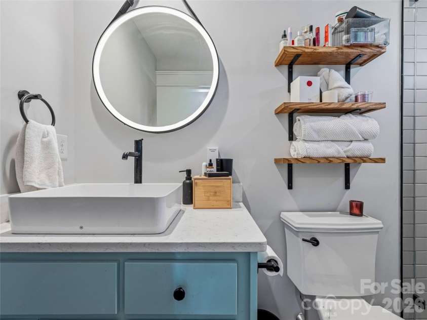 55 Acona Lane, Asheville, NC 28803.  MLS# CAR4368866, YatesRealty ID 38976. Apartment Bathroom
