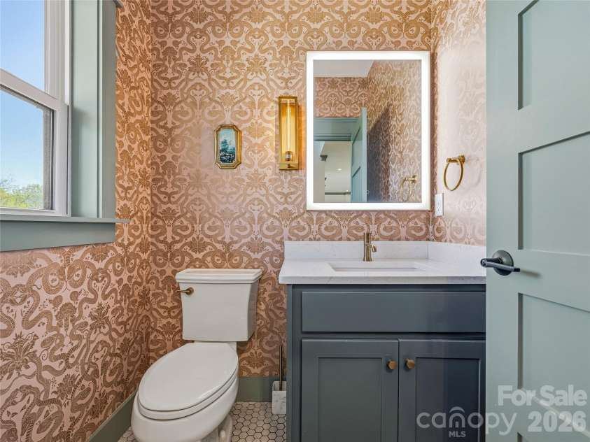 55 Acona Lane, Asheville, NC 28803.  MLS# CAR4368866, YatesRealty ID 38976. Half Bathroom on main
