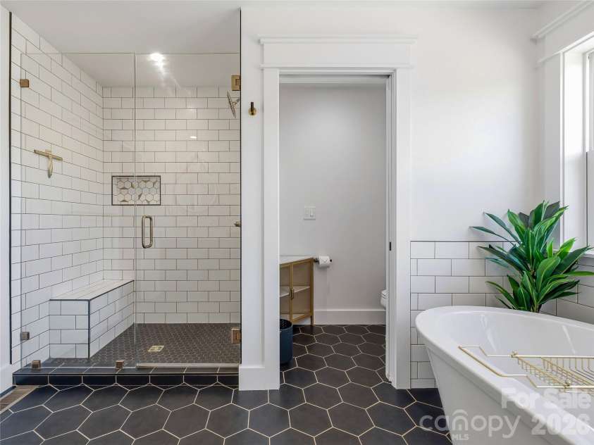 55 Acona Lane, Asheville, NC 28803.  MLS# CAR4368866, YatesRealty ID 38976. Primary Bathroom