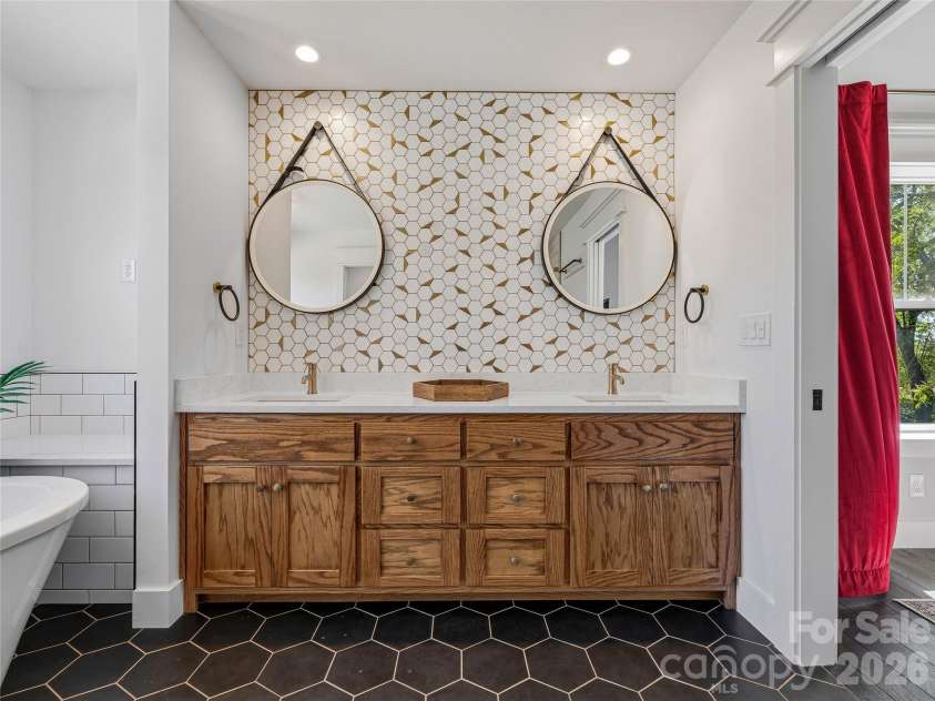 55 Acona Lane, Asheville, NC 28803.  MLS# CAR4368866, YatesRealty ID 38976. Primary Bathroom