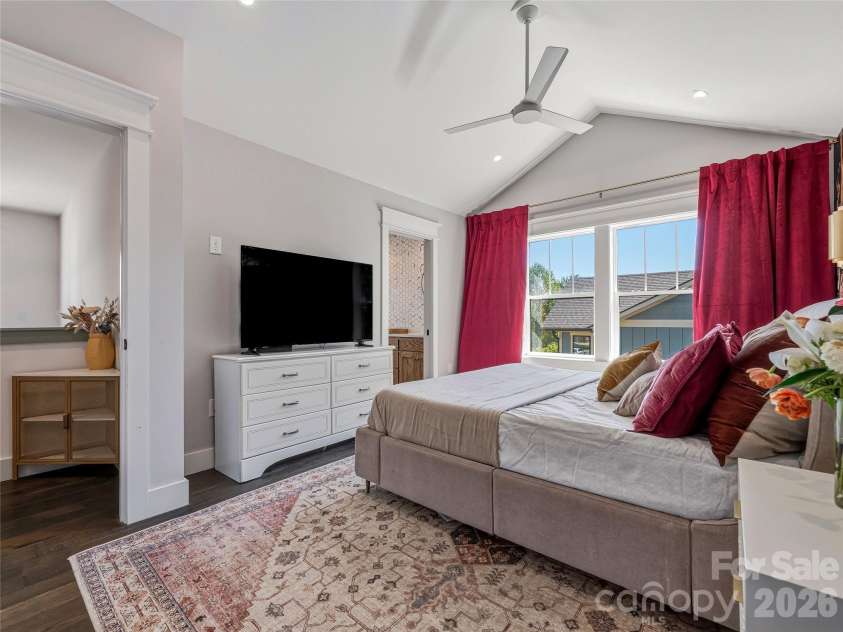 55 Acona Lane, Asheville, NC 28803.  MLS# CAR4368866, YatesRealty ID 38976. Primary Bedroom