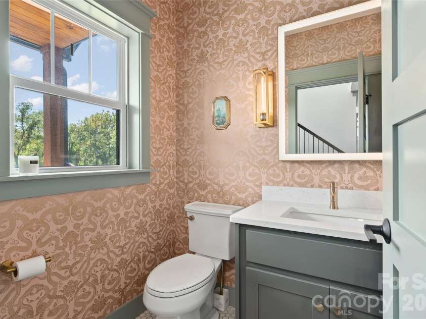 55 Acona Lane, Asheville, NC 28803.  MLS# CAR4421383, YatesRealty ID 38976. 