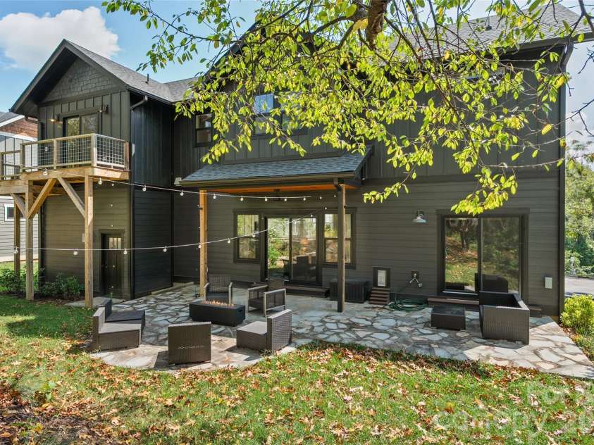 55 Acona Lane, Asheville, NC 28803.  MLS# CAR4421383, YatesRealty ID 38976. 