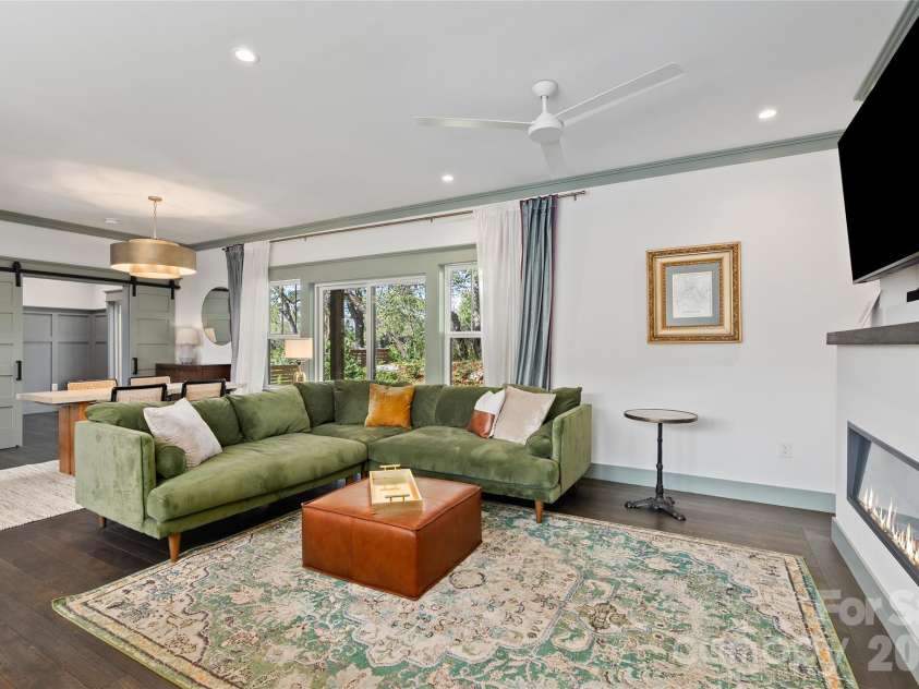 55 Acona Lane, Asheville, NC 28803.  MLS# CAR4421383, YatesRealty ID 38976. 