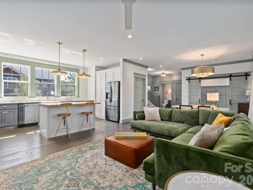 55 Acona Lane, Asheville, NC 28803.  MLS# CAR4421383, YatesRealty ID 38976. 