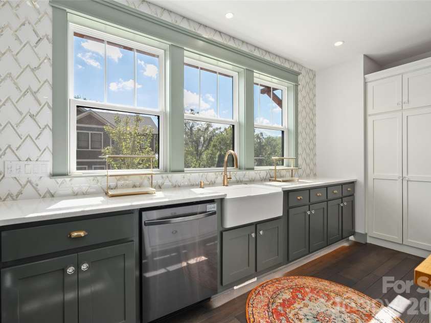 55 Acona Lane, Asheville, NC 28803.  MLS# CAR4421383, YatesRealty ID 38976. 