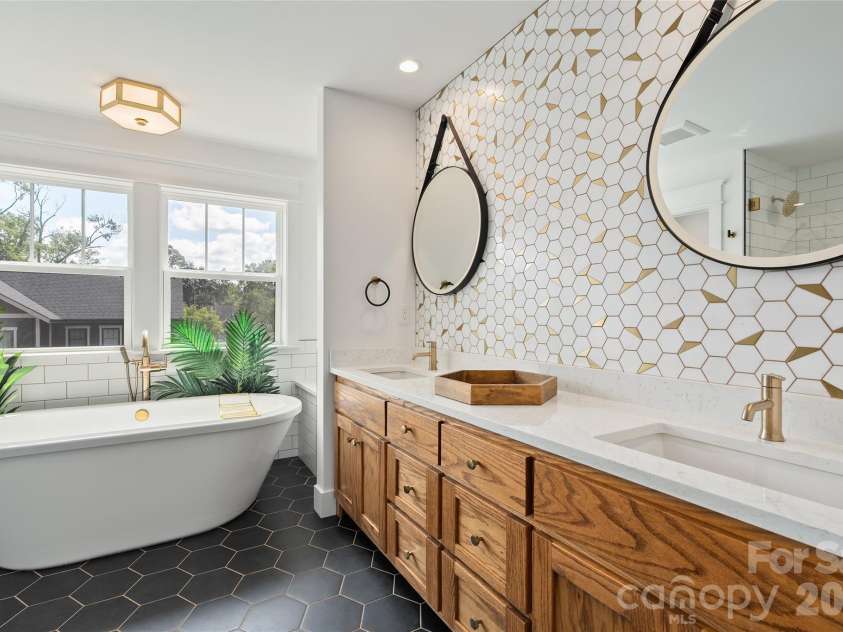 55 Acona Lane, Asheville, NC 28803.  MLS# CAR4421383, YatesRealty ID 38976. 