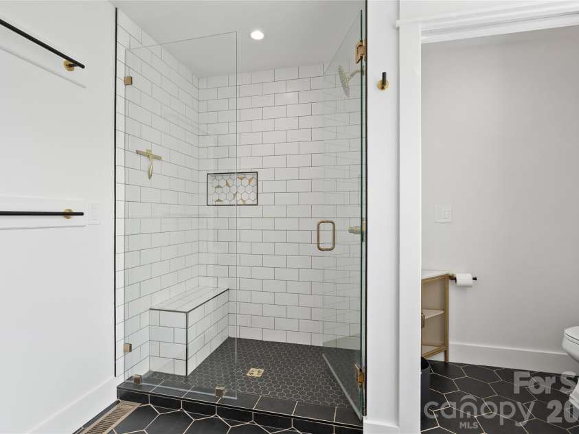 55 Acona Lane, Asheville, NC 28803.  MLS# CAR4421383, YatesRealty ID 38976. 