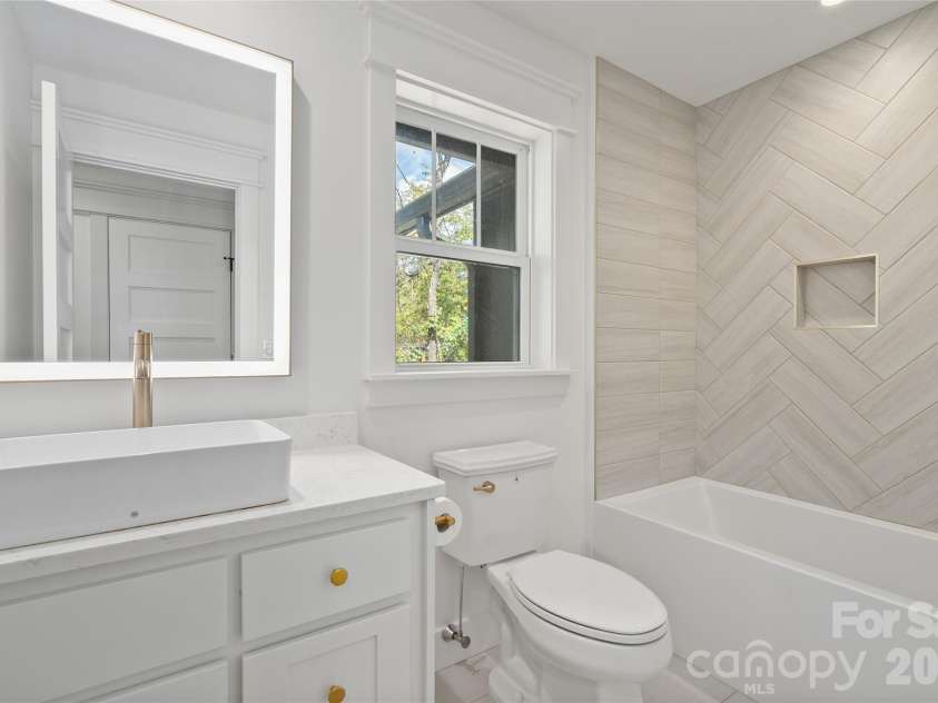 55 Acona Lane, Asheville, NC 28803.  MLS# CAR4421383, YatesRealty ID 38976. 