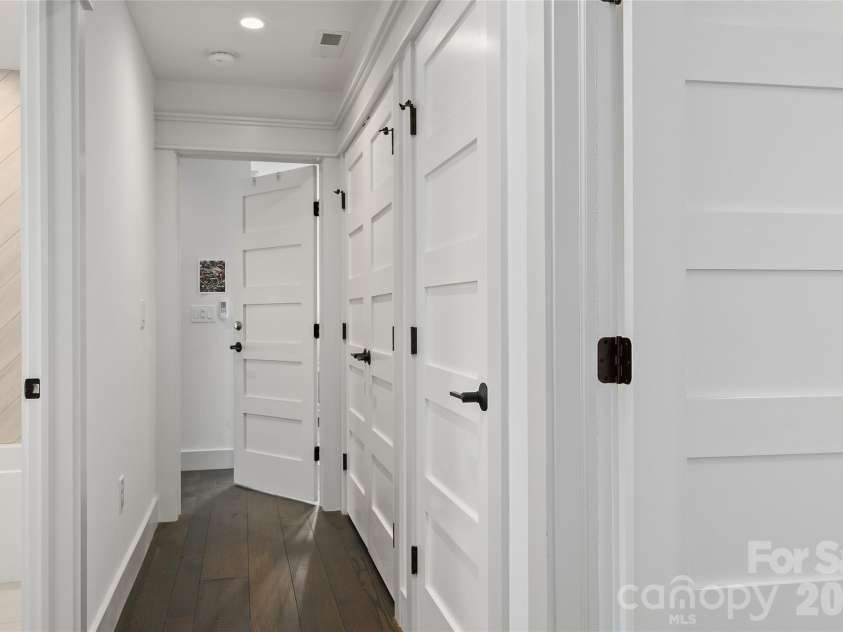 55 Acona Lane, Asheville, NC 28803.  MLS# CAR4421383, YatesRealty ID 38976. 