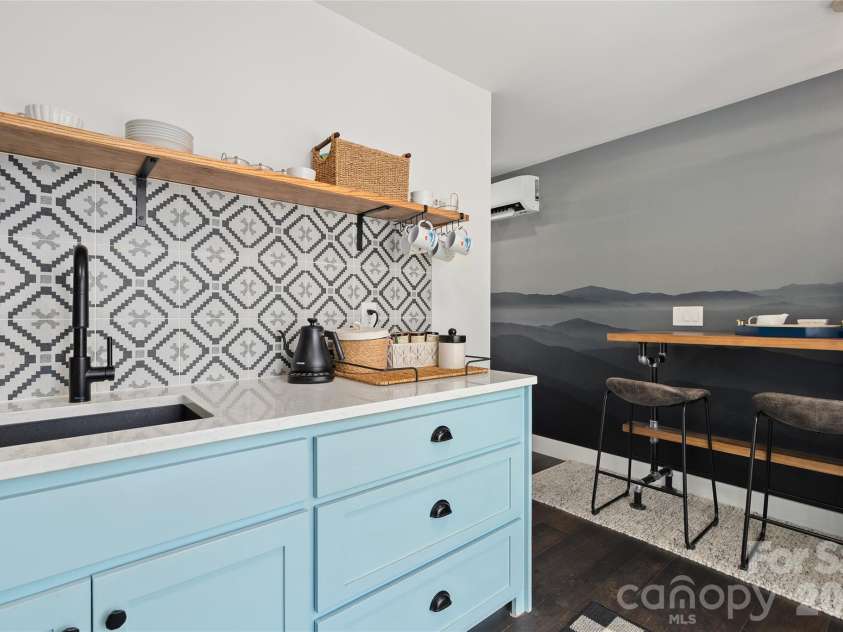 55 Acona Lane, Asheville, NC 28803.  MLS# CAR4421383, YatesRealty ID 38976. 