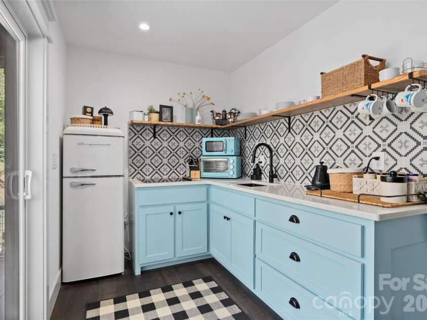 55 Acona Lane, Asheville, NC 28803.  MLS# CAR4421383, YatesRealty ID 38976. 
