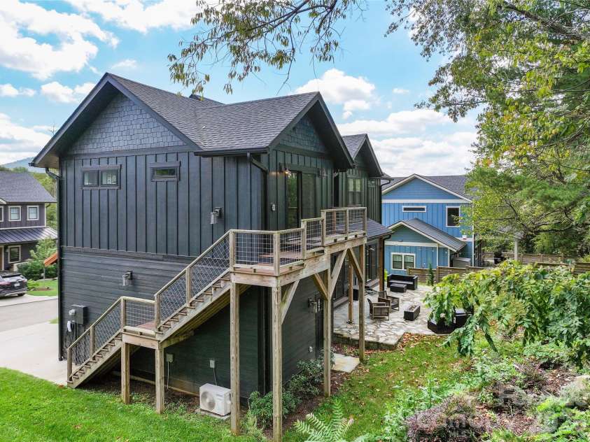 55 Acona Lane, Asheville, NC 28803.  MLS# CAR4421383, YatesRealty ID 38976. 