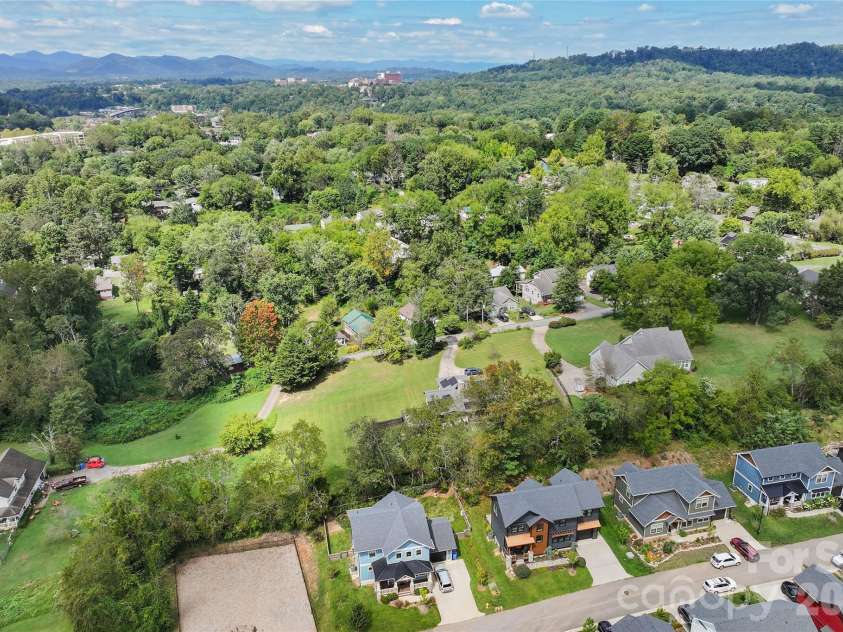 55 Acona Lane, Asheville, NC 28803.  MLS# CAR4421383, YatesRealty ID 38976. 