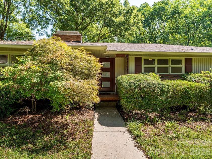 688 Grandview Drive, Concord, NC 28025.  MLS# CAR4405819, YatesRealty ID 38977. 