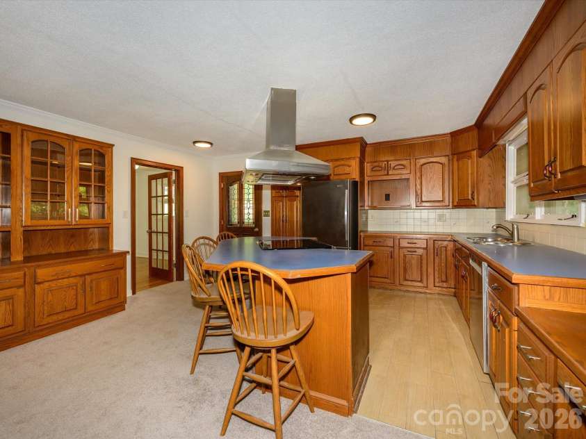 688 Grandview Drive, Concord, NC 28025.  MLS# CAR4405819, YatesRealty ID 38977. 