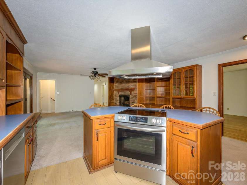 688 Grandview Drive, Concord, NC 28025.  MLS# CAR4405819, YatesRealty ID 38977. 