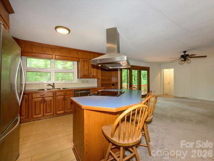 688 Grandview Drive, Concord, NC 28025.  MLS# CAR4405819, YatesRealty ID 38977. 