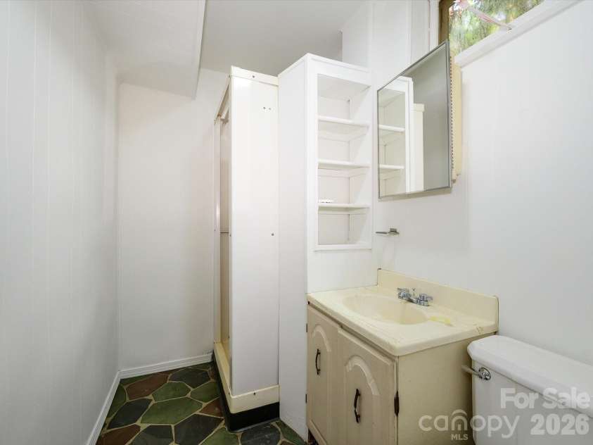 688 Grandview Drive, Concord, NC 28025.  MLS# CAR4405819, YatesRealty ID 38977. 