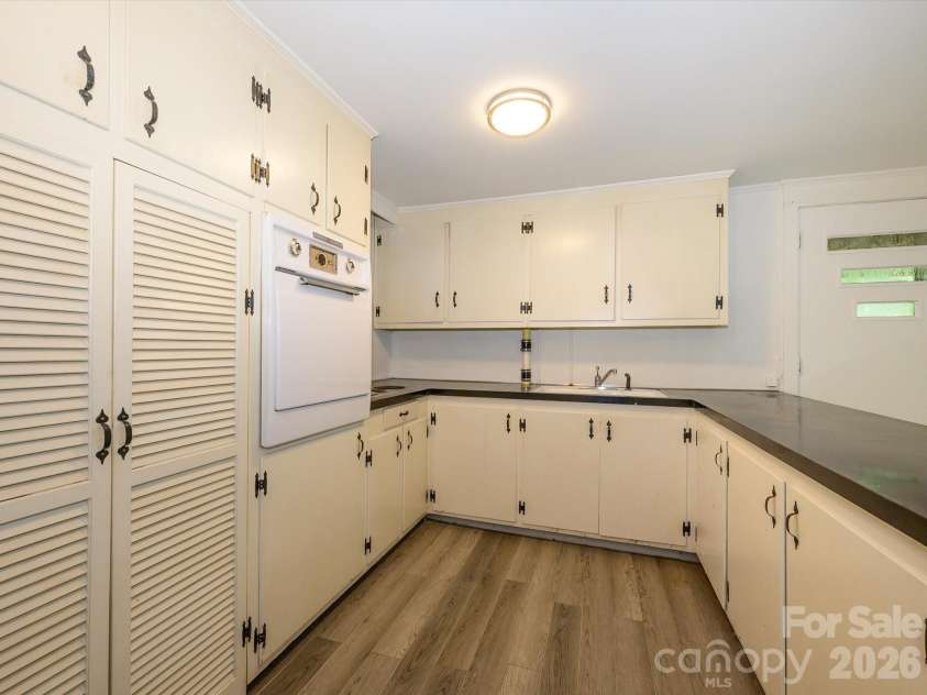 688 Grandview Drive, Concord, NC 28025.  MLS# CAR4405819, YatesRealty ID 38977. 