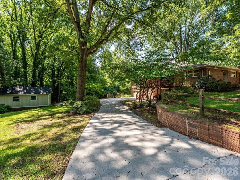 688 Grandview Drive, Concord, NC 28025.  MLS# CAR4405819, YatesRealty ID 38977. 