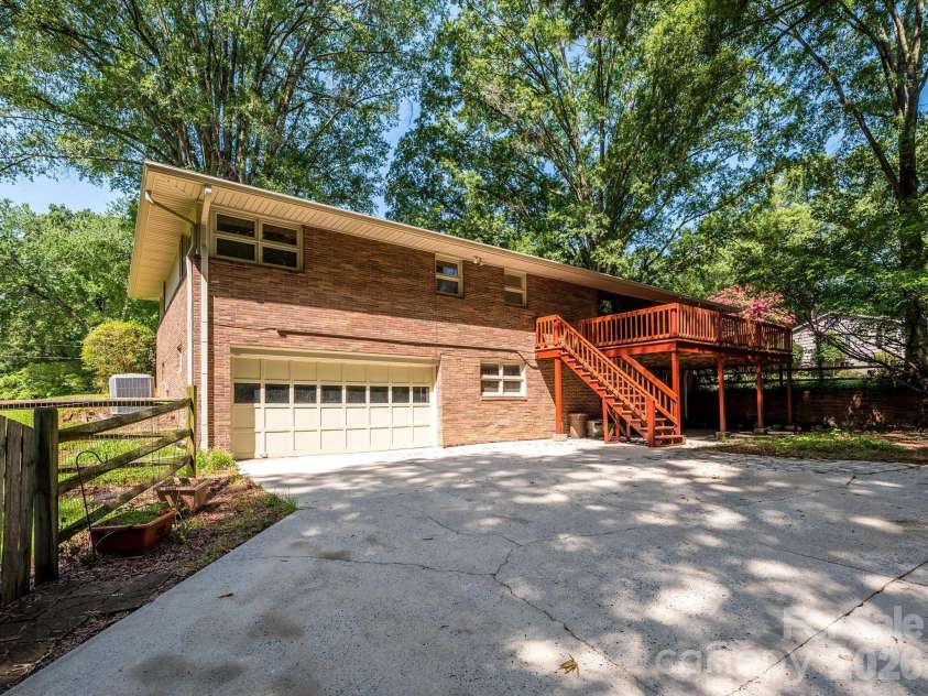 688 Grandview Drive, Concord, NC 28025.  MLS# CAR4405819, YatesRealty ID 38977. 