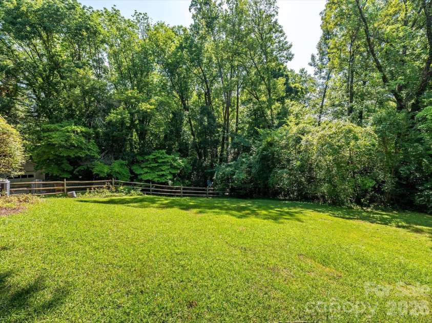 688 Grandview Drive, Concord, NC 28025.  MLS# CAR4405819, YatesRealty ID 38977. 