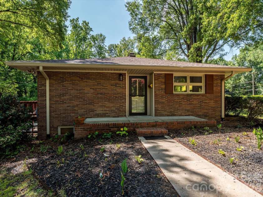 688 Grandview Drive, Concord, NC 28025.  MLS# CAR4405819, YatesRealty ID 38977. 
