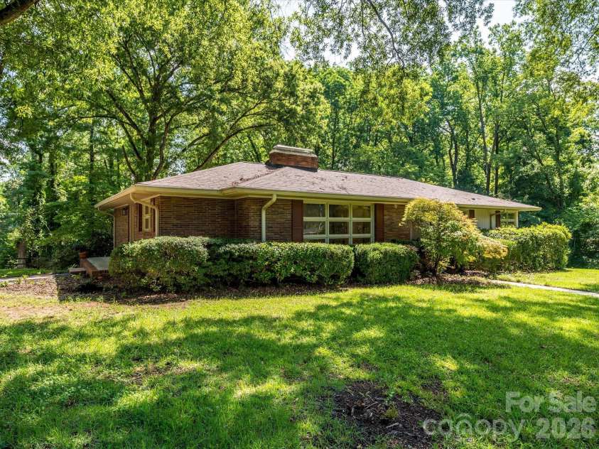 688 Grandview Drive, Concord, NC 28025.  MLS# CAR4405819, YatesRealty ID 38977. 