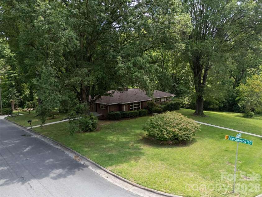 688 Grandview Drive, Concord, NC 28025.  MLS# CAR4405819, YatesRealty ID 38977. 