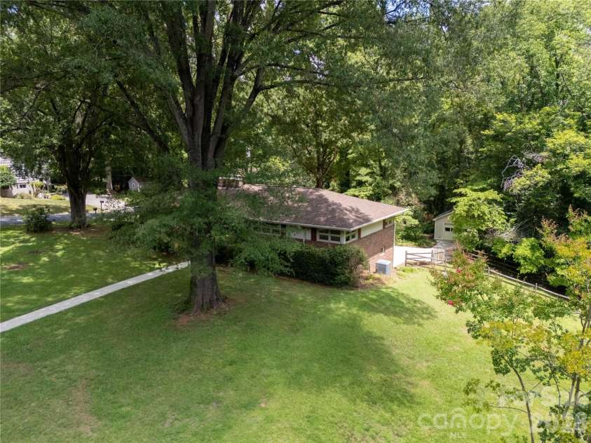 688 Grandview Drive, Concord, NC 28025.  MLS# CAR4405819, YatesRealty ID 38977. 