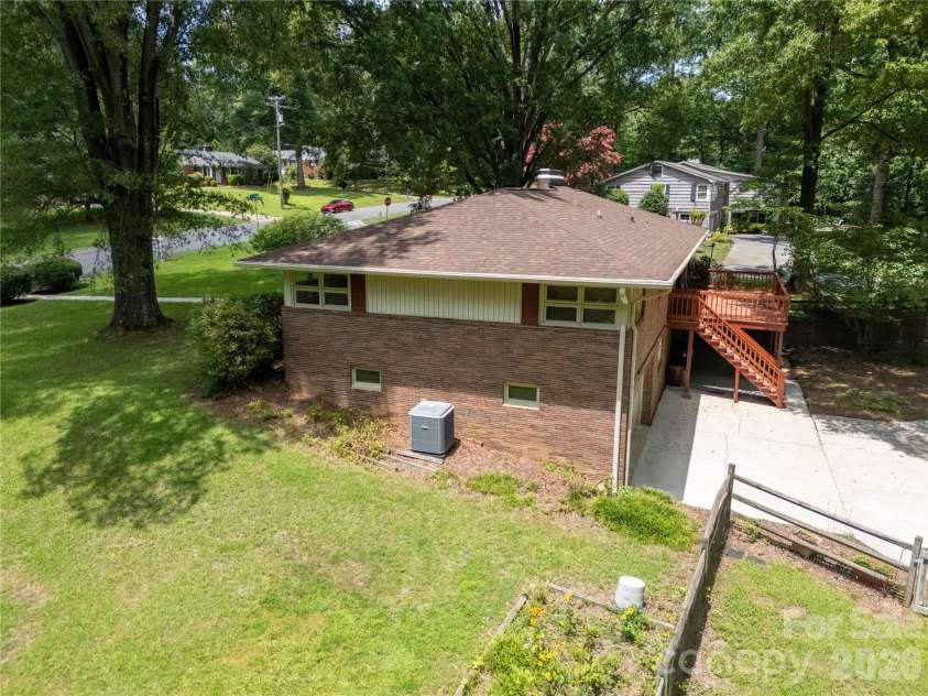 688 Grandview Drive, Concord, NC 28025.  MLS# CAR4405819, YatesRealty ID 38977. 